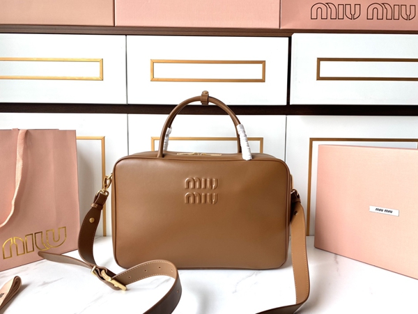 スーパーコピーブランドバッグ正面デザイン